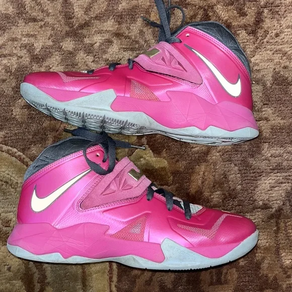 Limited Edition 2013 Lebron James Nike Zoom Sneakers Soldier 7 Think Pink Sz 9 Nike LeBron Zoom Soldier 9 Think Pink - 749417-601 main image 4
